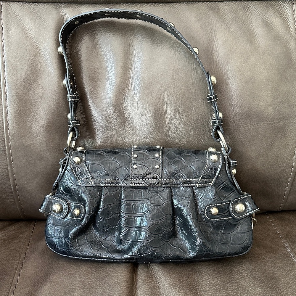 Vintage Guess Black Croc-Embossed Shoulder Bag with Gold Details - Picture 3 of 7